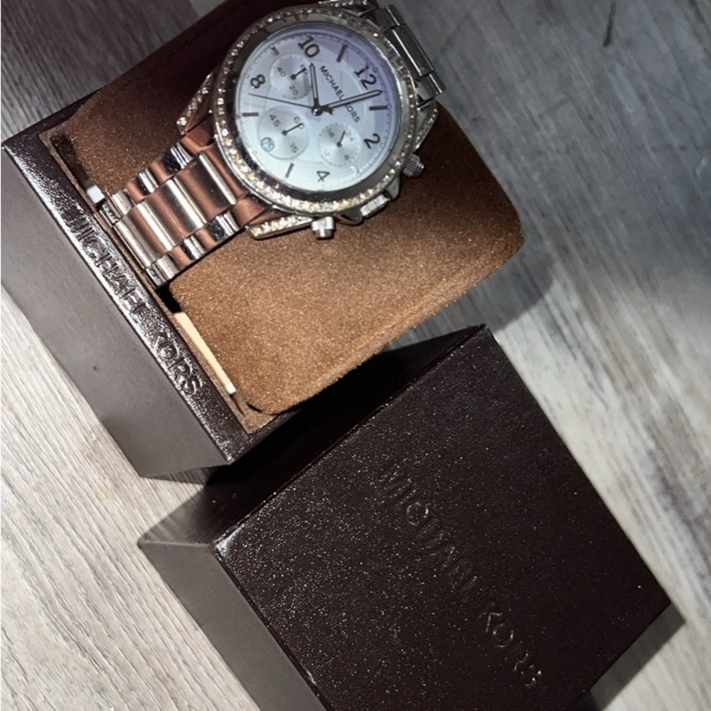 Michael Kors Silver Watch - Picture 2 of 2